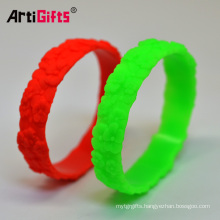 Factory direct sales eco-friendly fashion engraved flower silicone bracelet